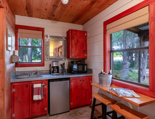 ranch-3232-lazy-daze-cabin-kitchen-1024px.jpg