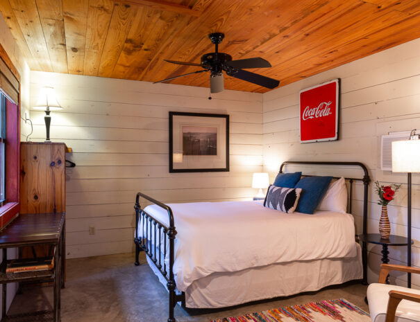 ranch-3232-lazy-daze-cabin-main-1024px.jpg