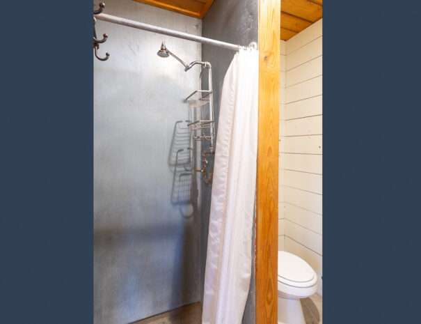 ranch-3232-lazy-daze-cabin-shower-2x3-1024px.jpg